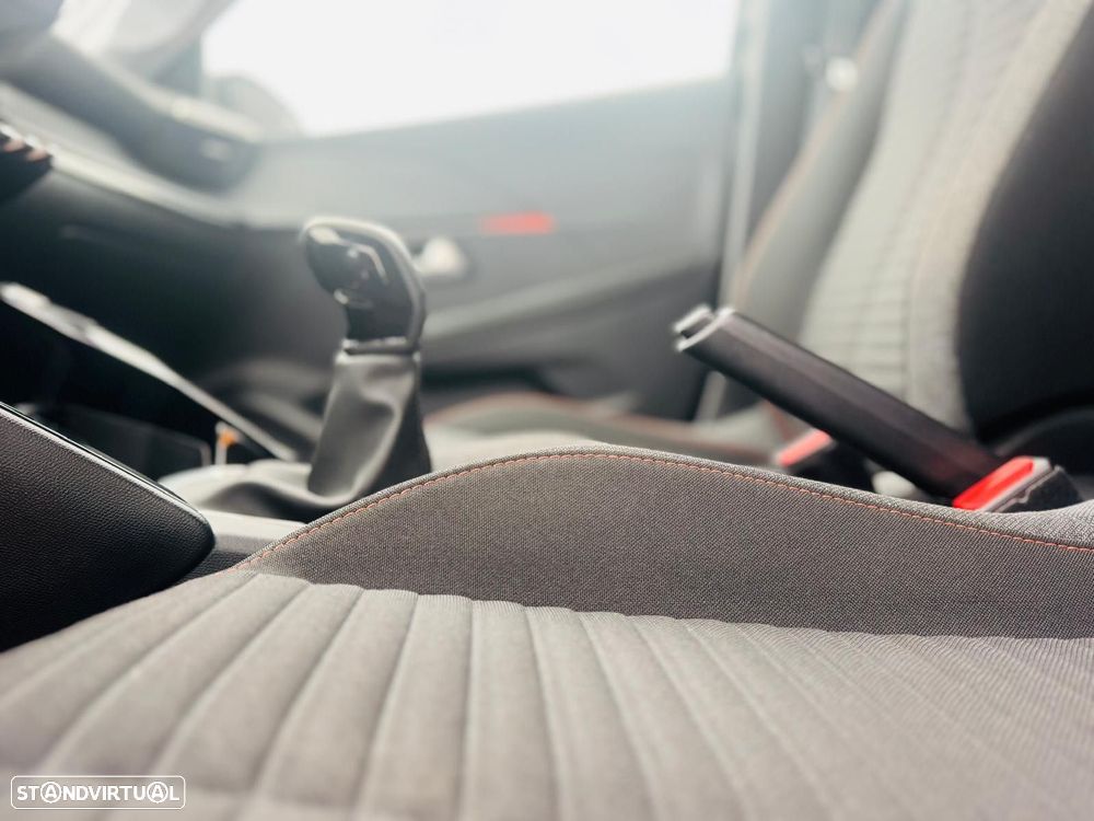 Peugeot 208 1.2 PureTech SE Style - 28