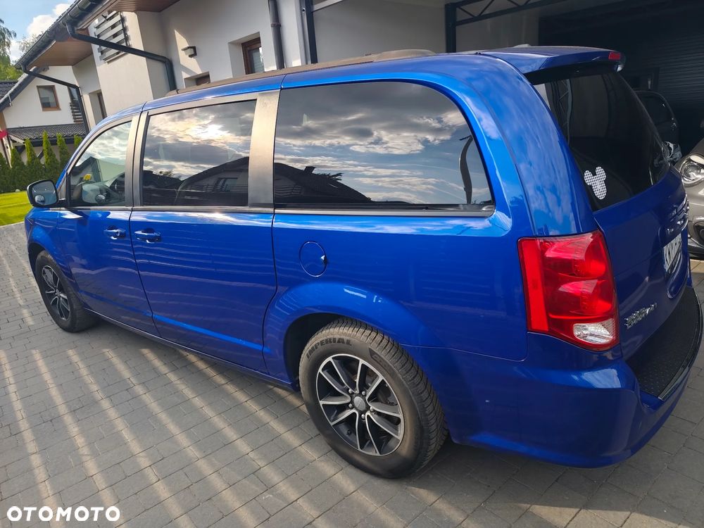 Dodge Grand Caravan - 5