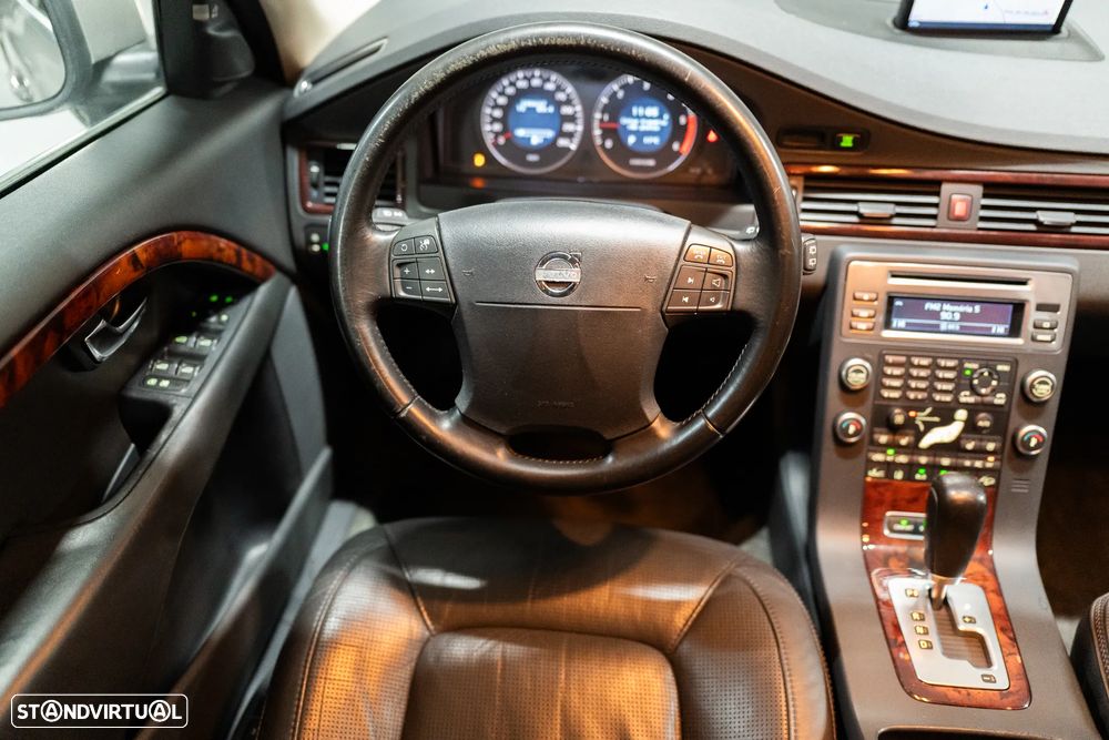 Volvo XC 70 D5 Summum Geartronic - 48