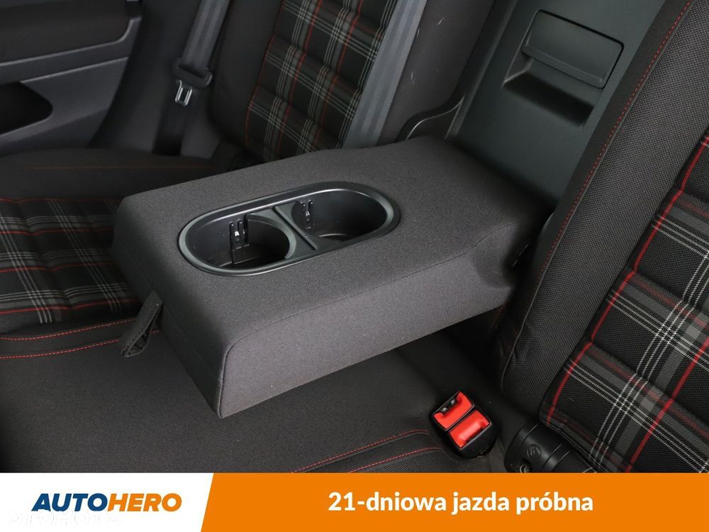 Volkswagen Golf - 36