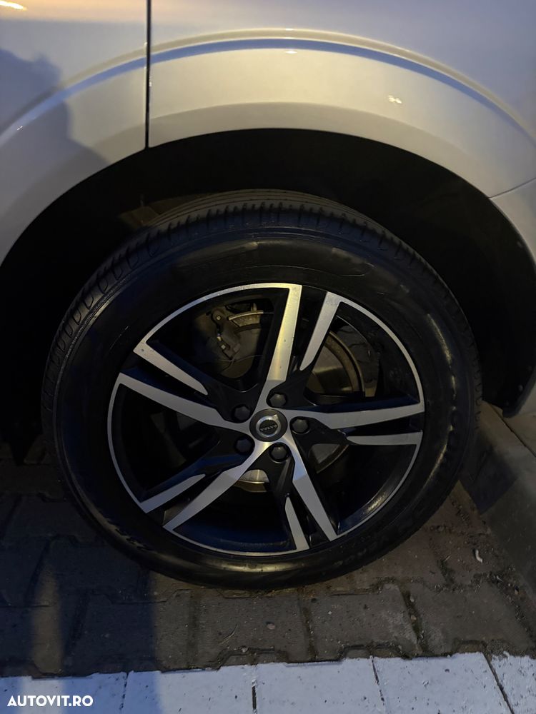 Volvo XC 60 B4 MHEV AT8 FWD R-Design - 19