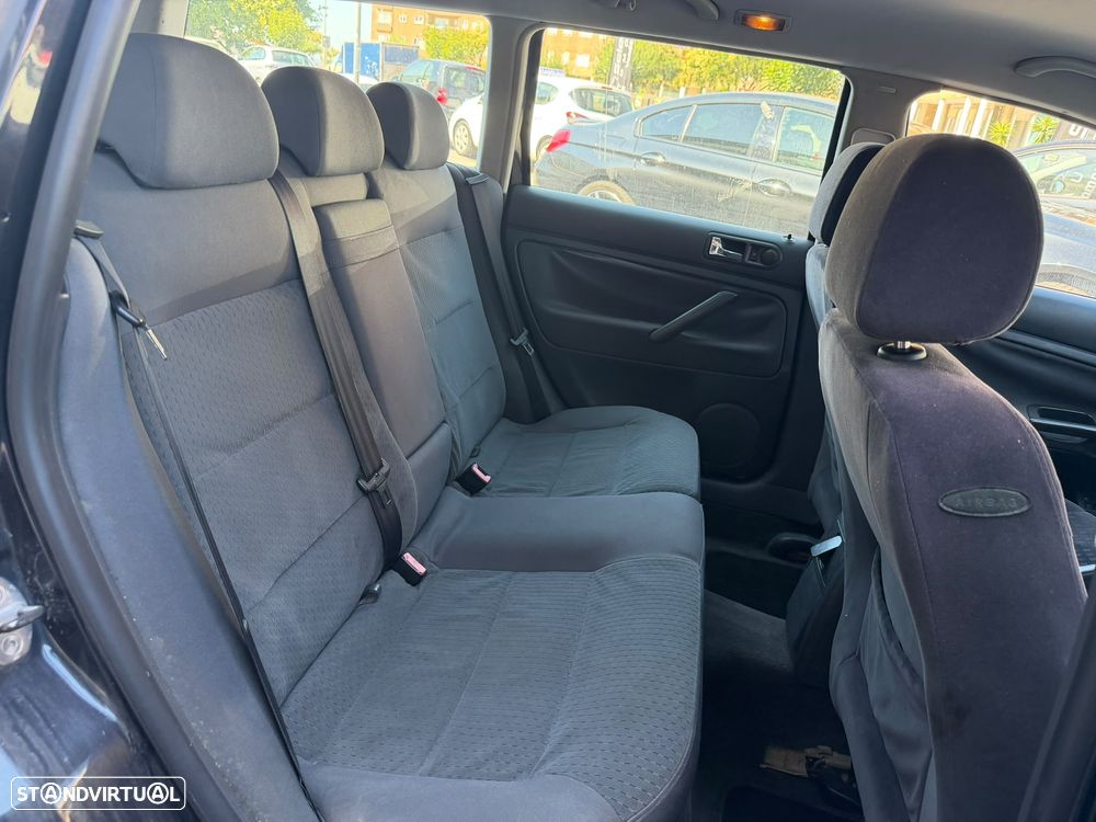 VW Passat 1.9 TDi Confortline Tip - 13