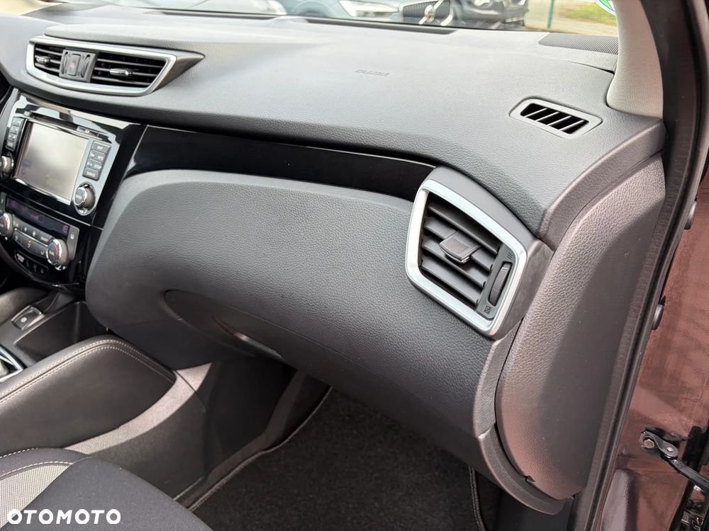 Nissan Qashqai 1.2 DIG-T Xtronic ACENTA - 25