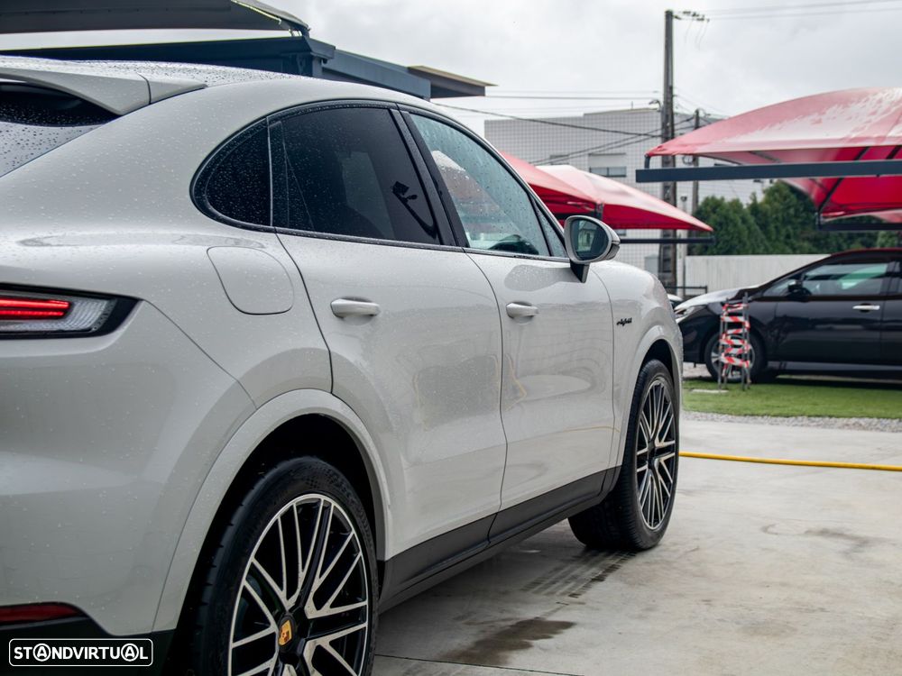 Porsche Cayenne Coupé E-Hybrid - 6