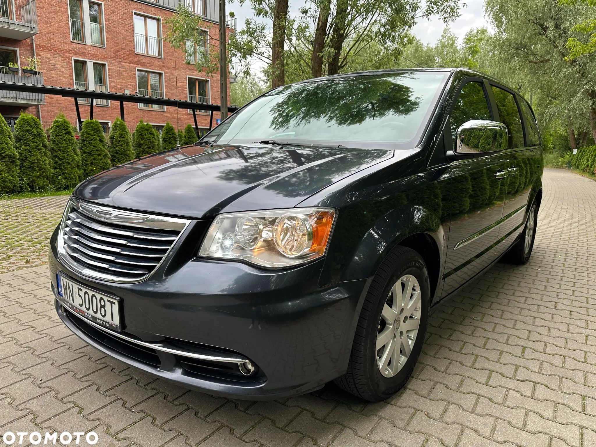 Chrysler Town & Country - 1