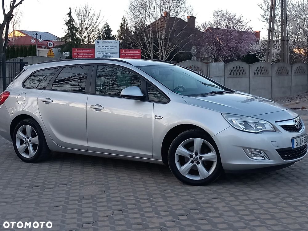 Opel Astra 1.6 150 Jahre - 11