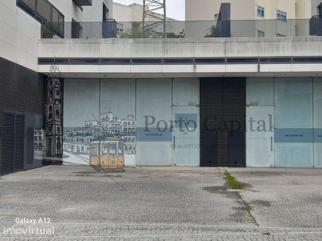 EXCELENTE LOJA COM 205 M2 EM MATOSINHOS JUNTO AO METRO PARA QUALQUE... - Grande imagem: 3/20