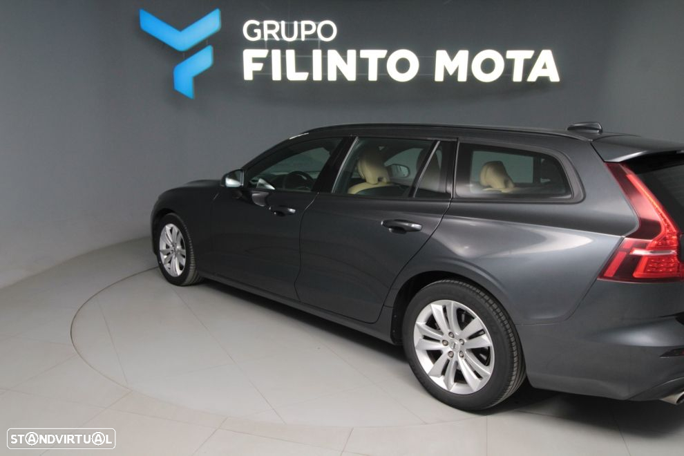 Volvo V60 2.0 D4 Momentum Geartronic - 4