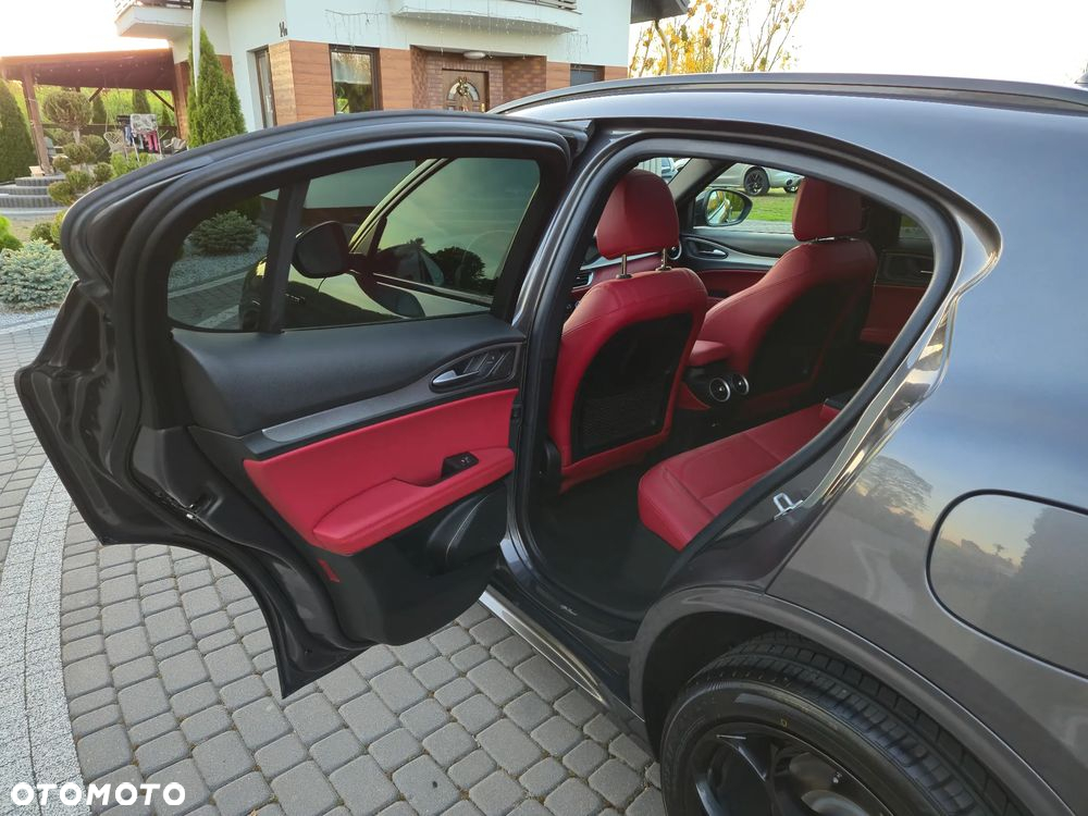 Alfa Romeo Stelvio 2.0 Turbo 16V AT8-Q4 Veloce Ti - 22