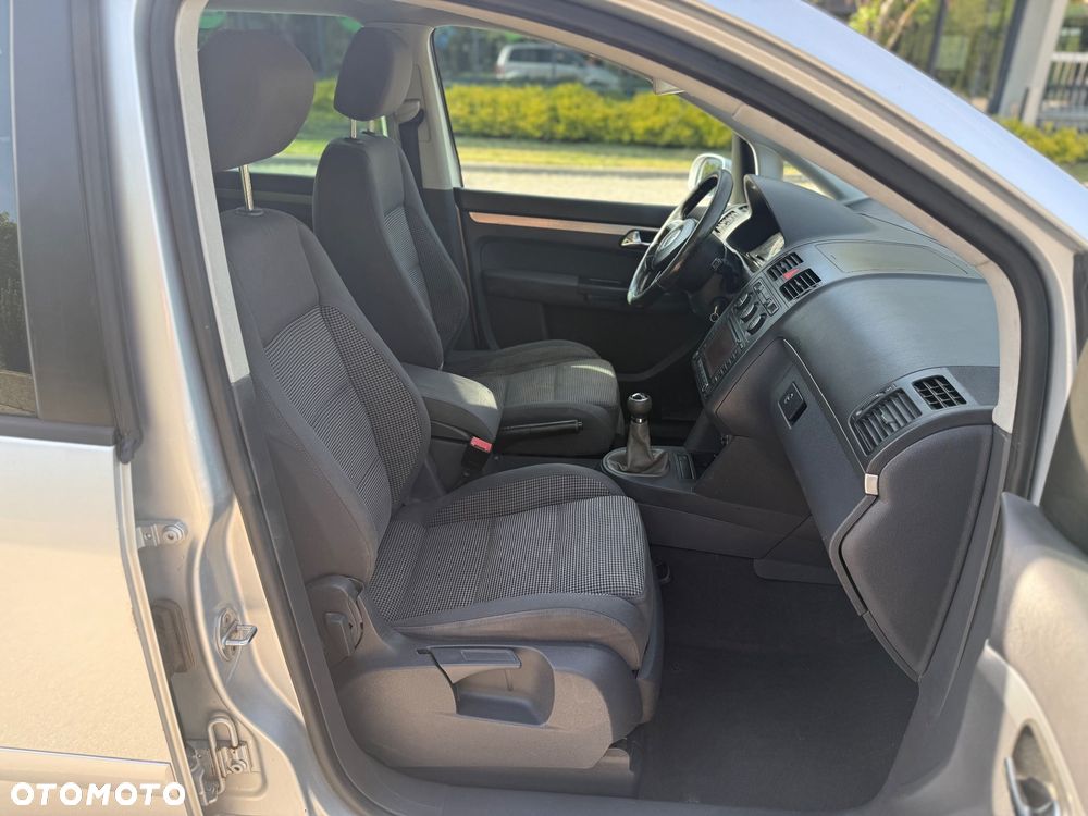Volkswagen Touran 2.0 TDI Highline - 12