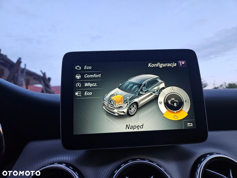 Mercedes-Benz GLA 200 7G-DCT Urban - 5