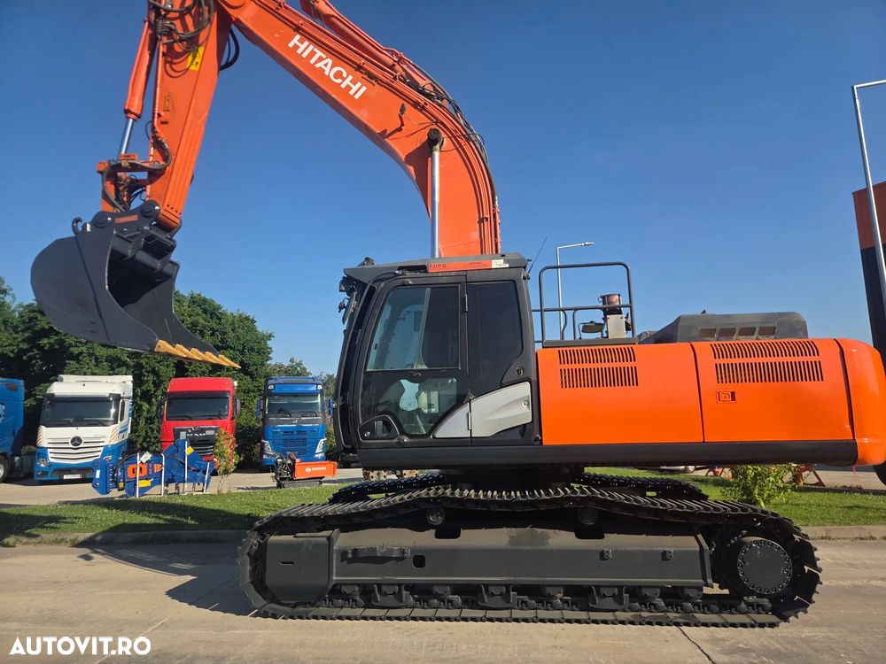 Hitachi ZX350LCN-6, 8.687h, CUPLA RAPIDA, cupa 2,2mc dinti NOI, latime 2,99m, ad sapare 7m, lant 90% bun doar 595h deplasare, consum mediu 17l/h, inst picon, inst rotire pe brate, GRESARE AUTOMATA, camera spate, ridica 25t, PROMOTIE 97.900 EUR+Tva - 12
