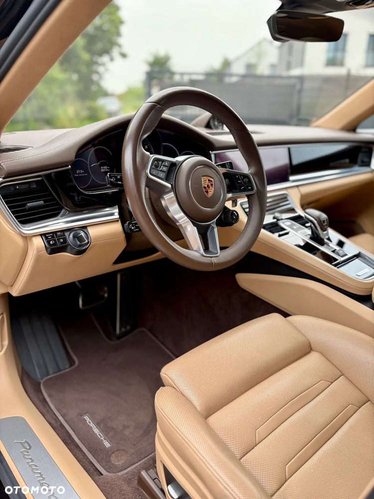 Porsche Panamera - 4