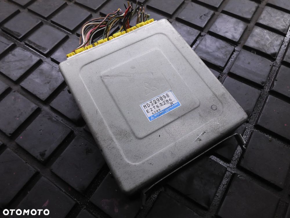 Komputer sterownik silnika Mitsubishi Carisma MD329098 E2T63286 + WTYCZKI INSTALACJA - 1