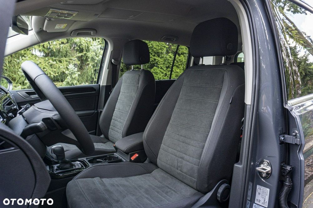 Volkswagen Touran - 11