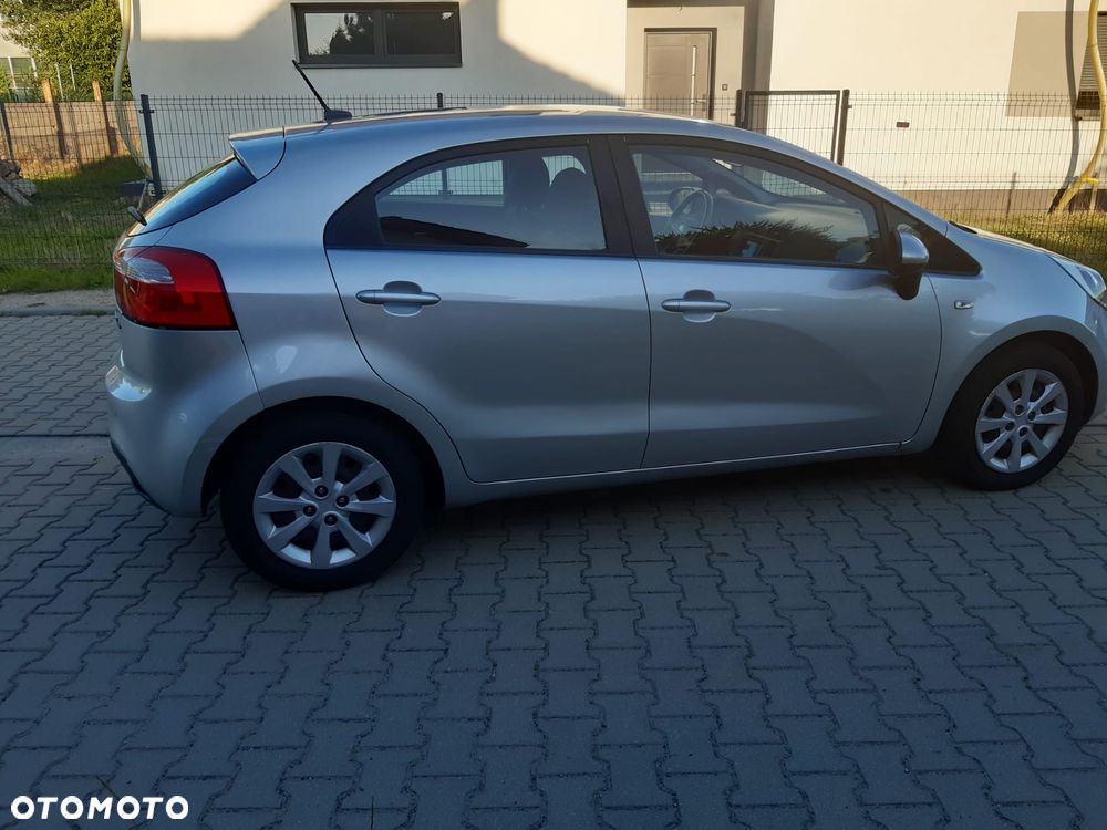 Kia Rio 1.1 CRDI Dream Team Edition - 3