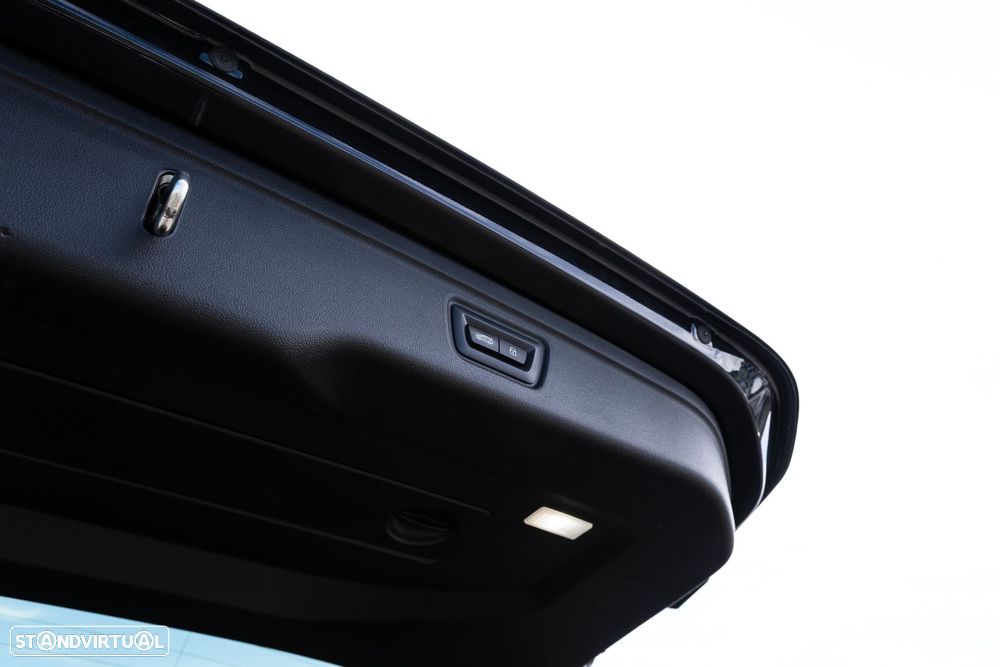 BMW 320 e Pack Desportivo M Auto — fotografia 12