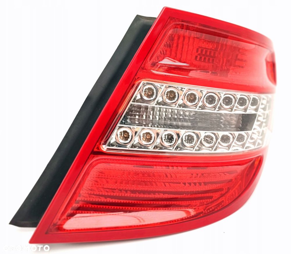 MERCEDES C KLASA C63 AMG KOMBI LAMPA PRAWA TYLNA - 2