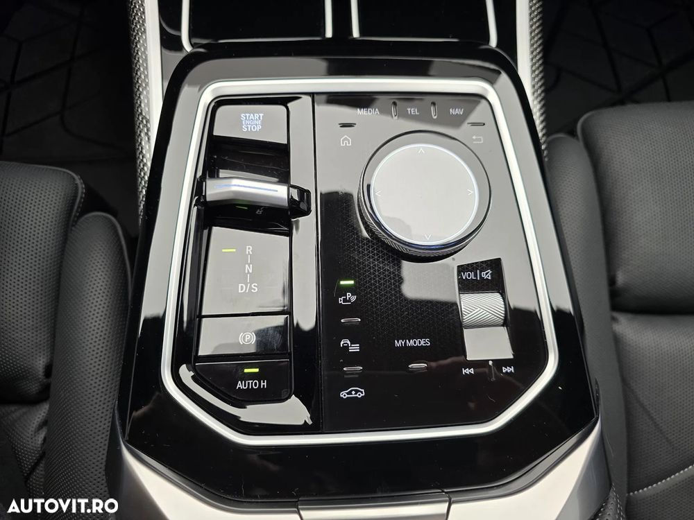 BMW Seria 7 740d xDrive MHEV - 9