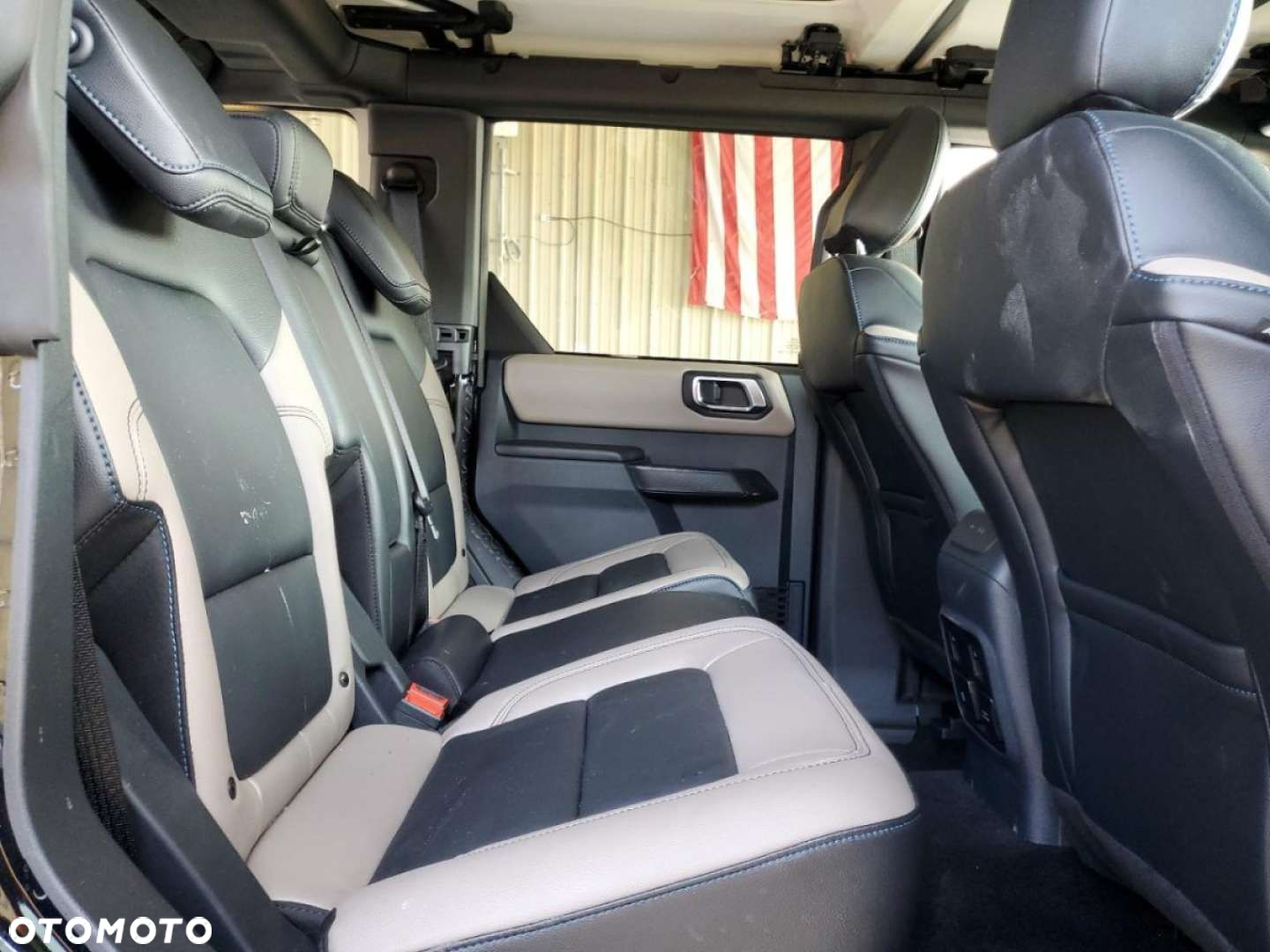 Ford Bronco - 12