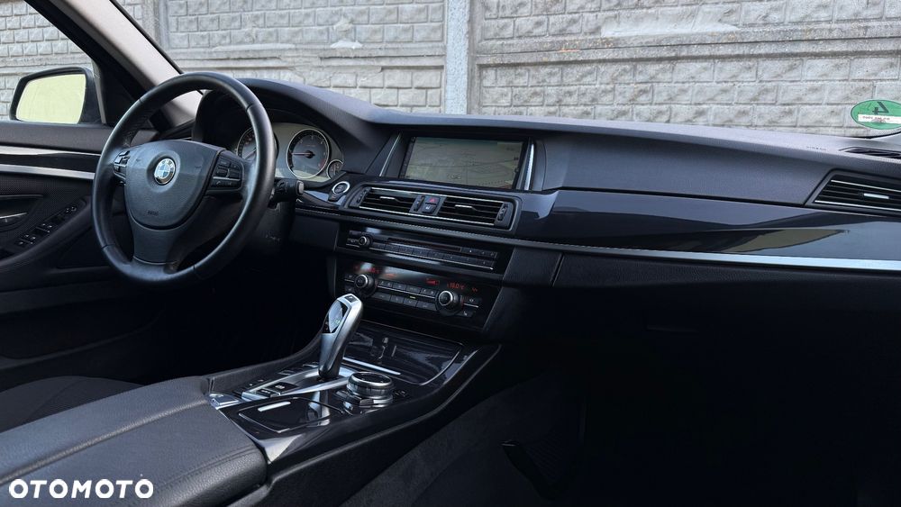BMW Seria 5 525d - 13