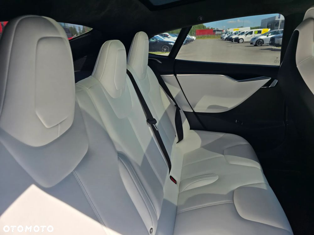 Tesla Model S Performance - 34