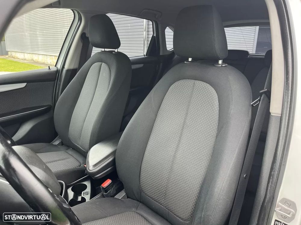 BMW 218 Active Tourer d Line Sport - 31