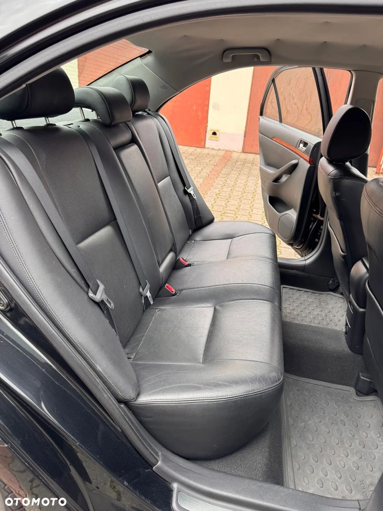 Toyota Avensis 2.0 D-4D Prestige - 24