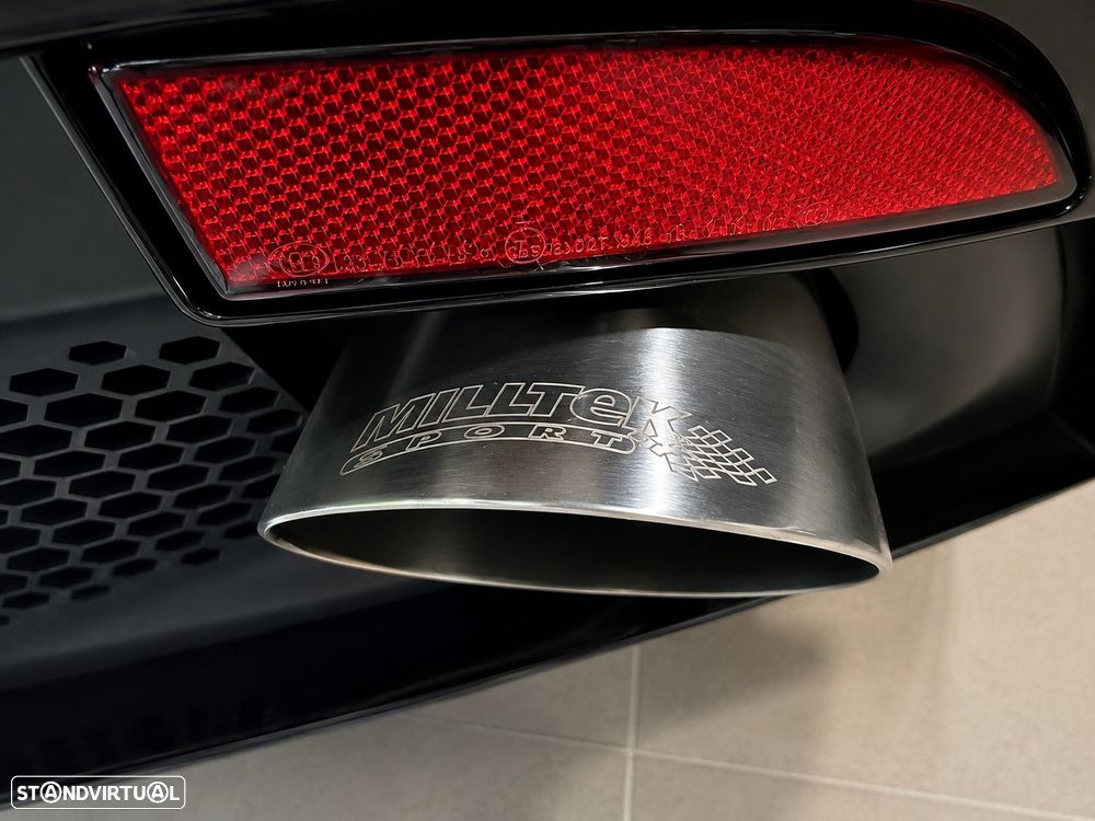 Aston Martin Vantage Coupe 4.0 Twin-Turbo V8 - 16