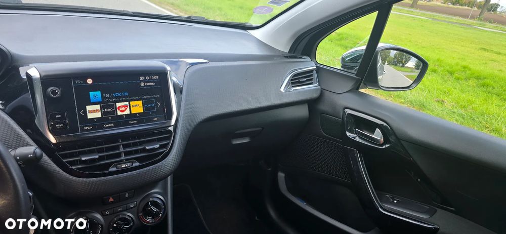 Peugeot 208 PureTech 82 Stop & Start Signature - 18