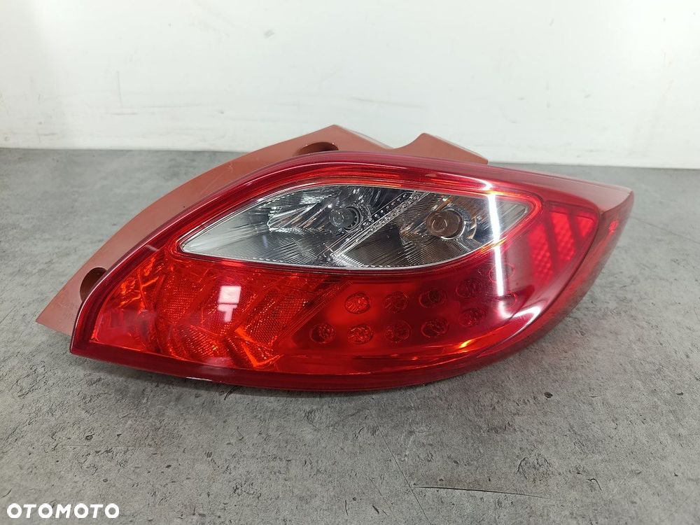 LAMPA TYLNA PRAWA MAZDA 2 II D65151150  P5776R STANLEY HATCHBACK - 2