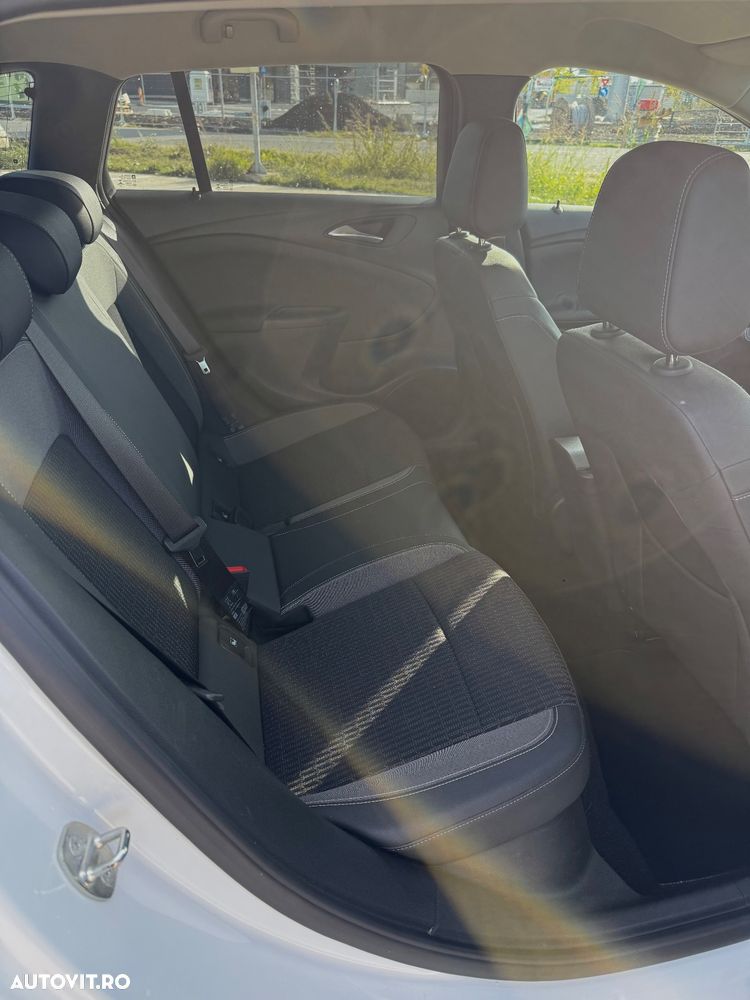 Opel Astra 1.5 D Start/Stop Sports Tourer Automatik 2020 - 11