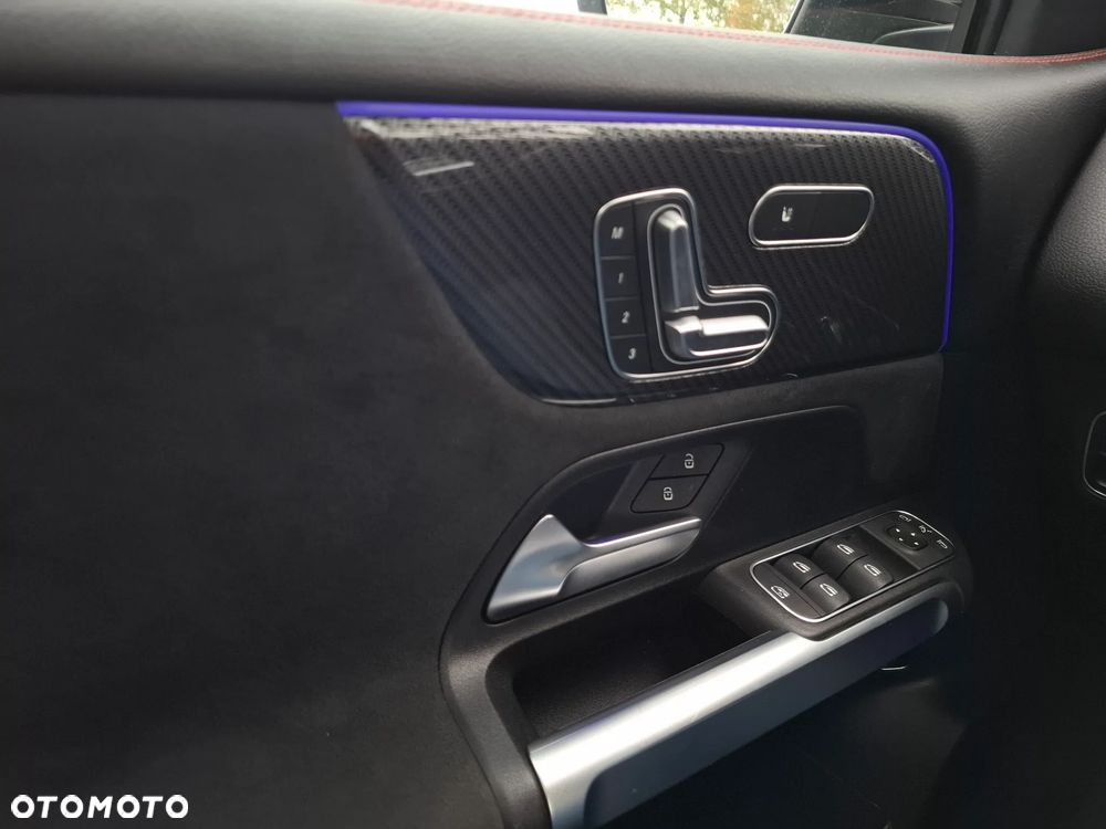 Mercedes-Benz GLB 250 4-Matic AMG Line 8G-DCT - 30