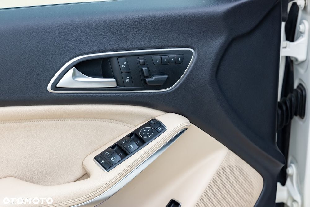 Mercedes-Benz CLA 250 7G-DCT - 27