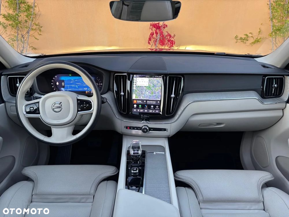 Volvo XC 60 T6 AWD Recharge Plus Bright - 17
