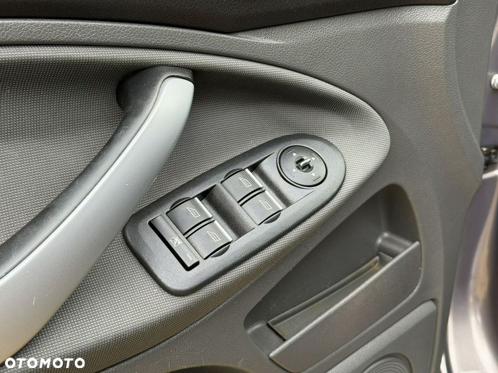Ford Kuga - 10