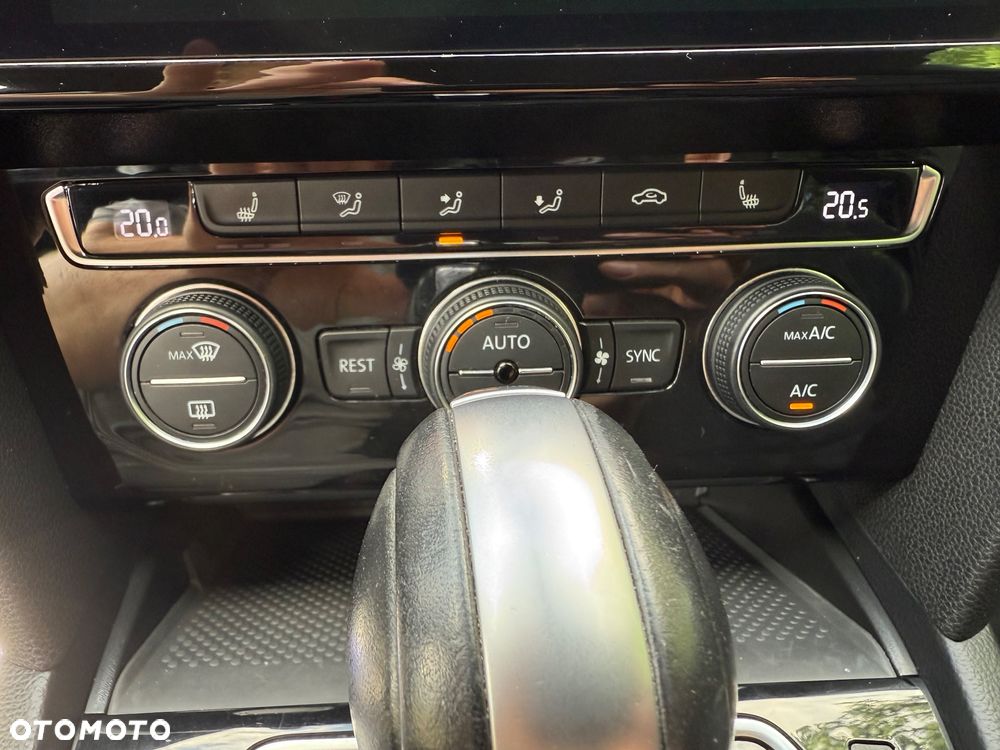 Volkswagen Arteon 2.0 TDI SCR R-Line Edition DSG - 16