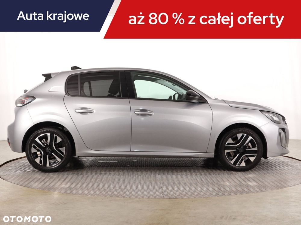 Peugeot 208 - 8