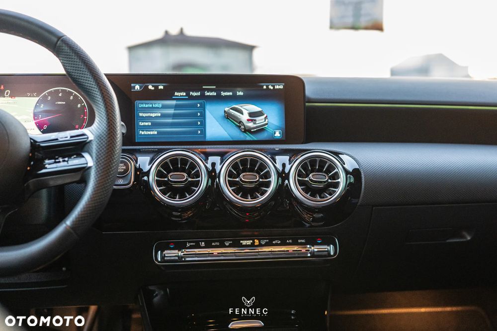 Mercedes-Benz Klasa A 220 4-Matic AMG Line 8G-DCT - 25