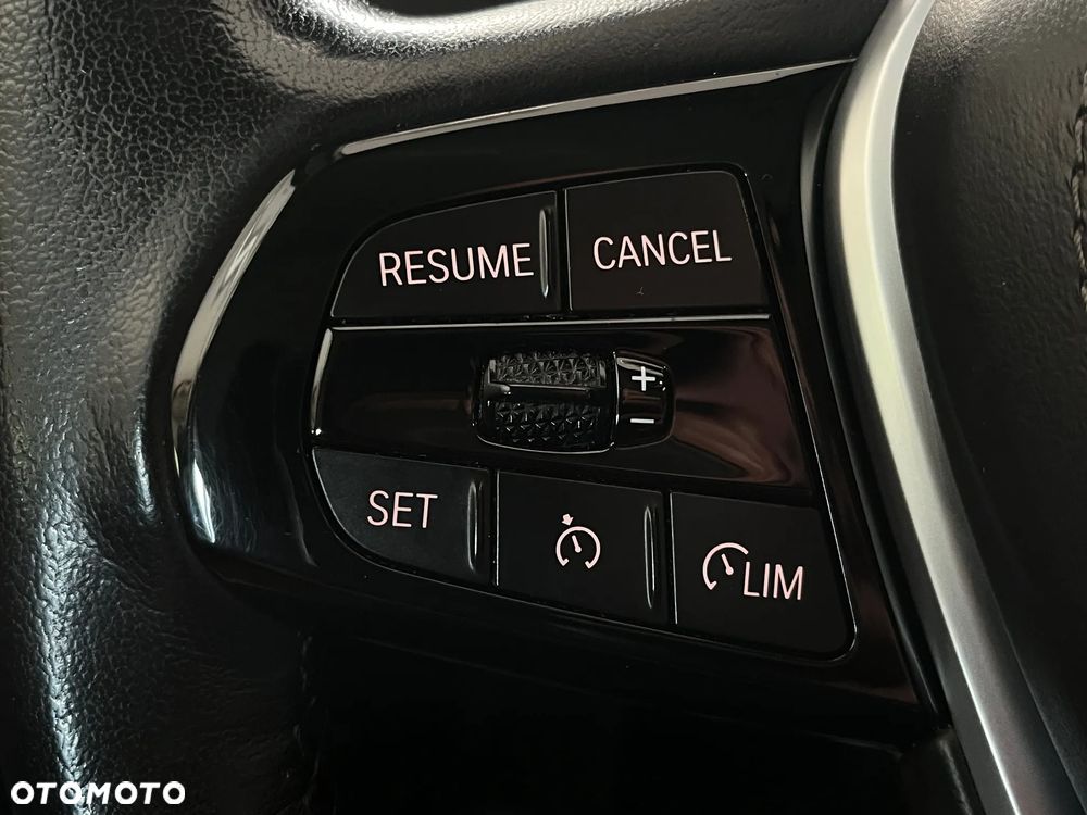 BMW Seria 5 530e xDrive - 16