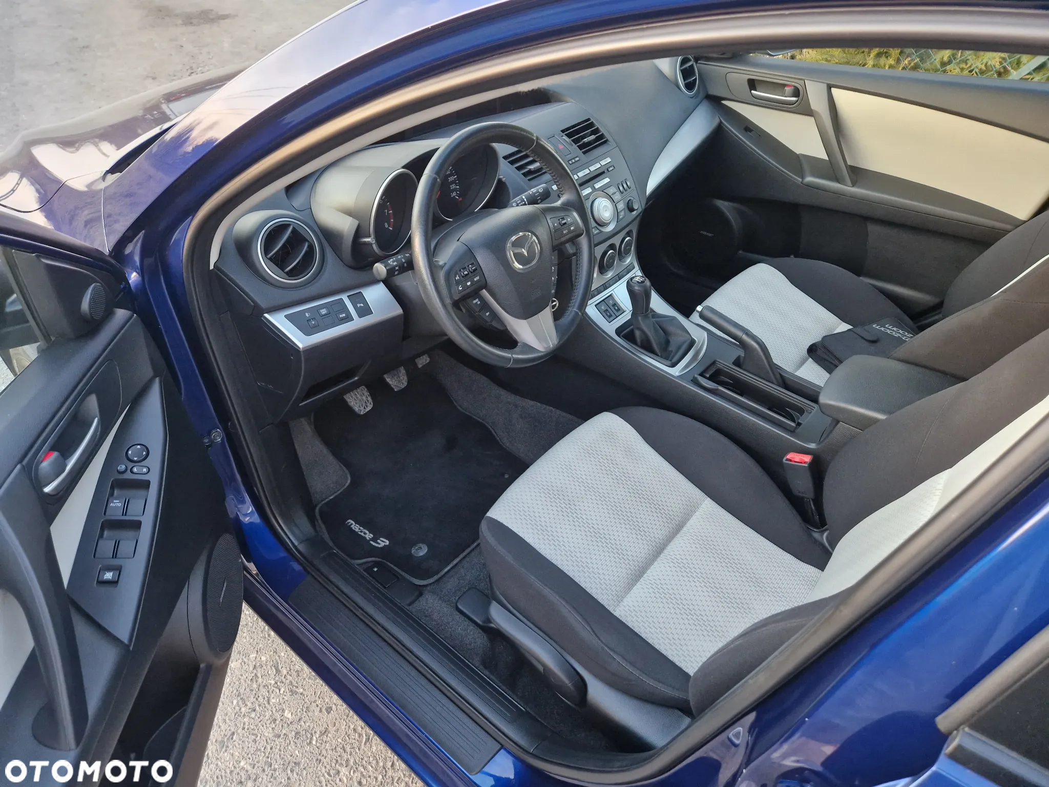 Mazda 3 1.6 Exclusive + - 8