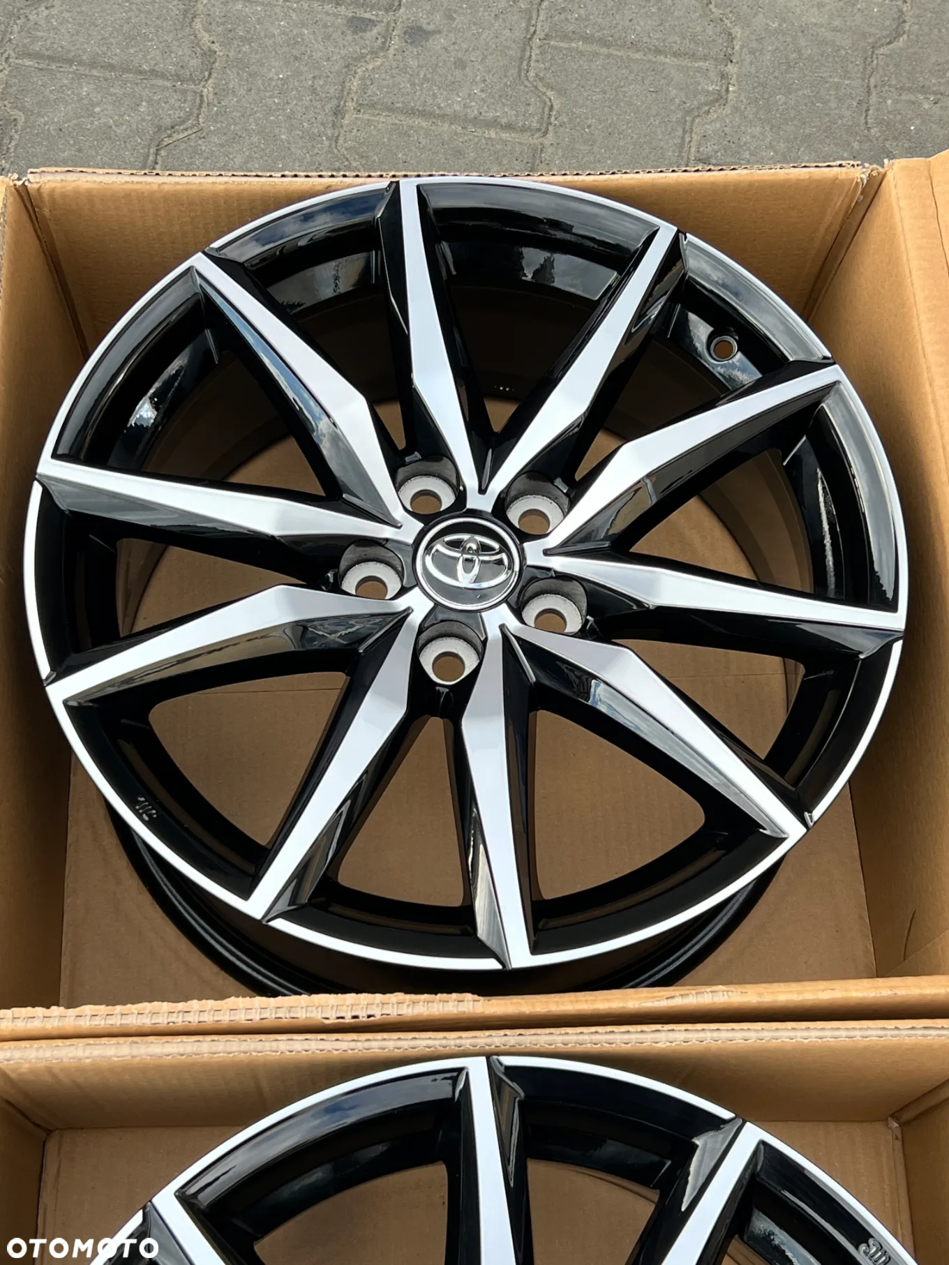 Nowe Oryginalne felgi Toyota CHR Corolla Yaris Cross Avensis RAV 4 Camry 18'' GR - 5