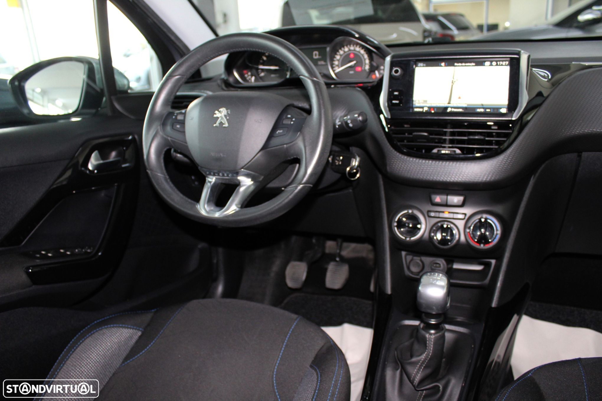 Peugeot 2008 1.2 PureTech Signature - 6