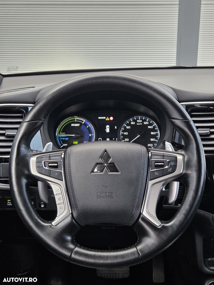 Mitsubishi Outlander 2.4 4WD Diamant+ - 29