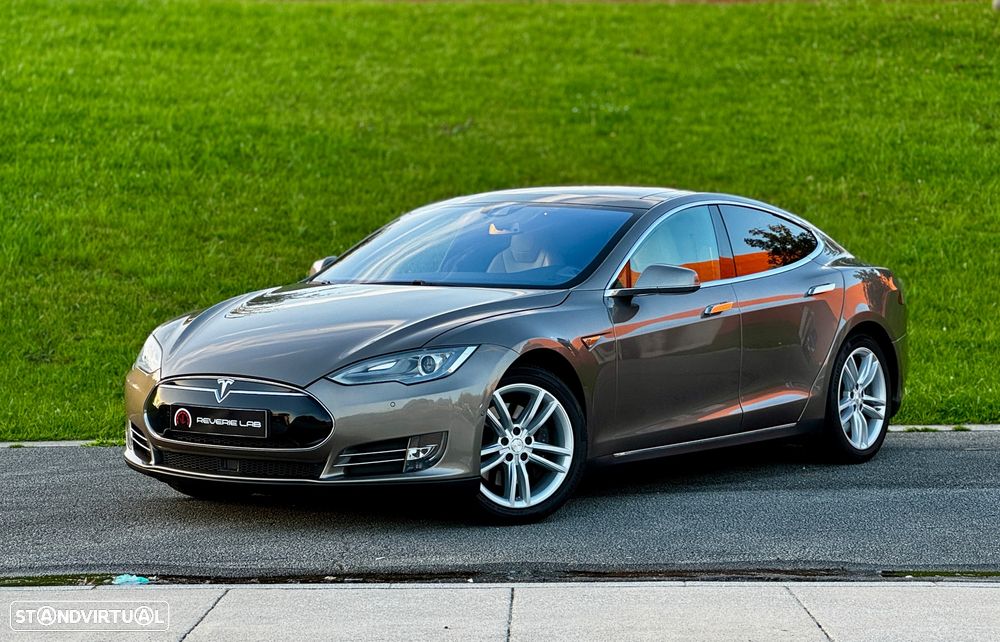 Tesla Model S 85 - 1