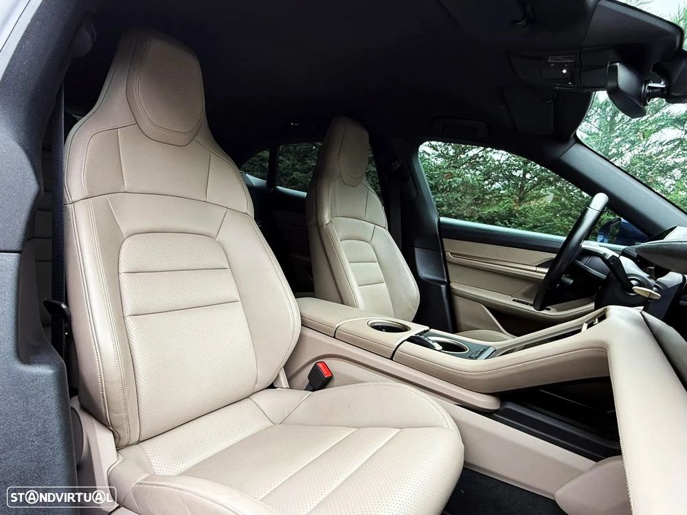 Porsche Taycan Cross Turismo 4 - 16