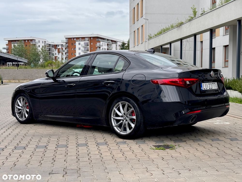 Alfa Romeo Giulia 2.0 Turbo 16V AT8 Veloce - 4