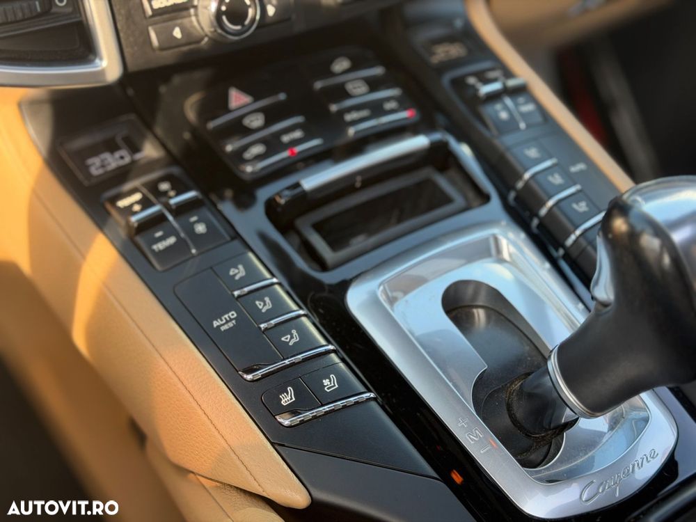 Porsche Cayenne 3.0 L - 21