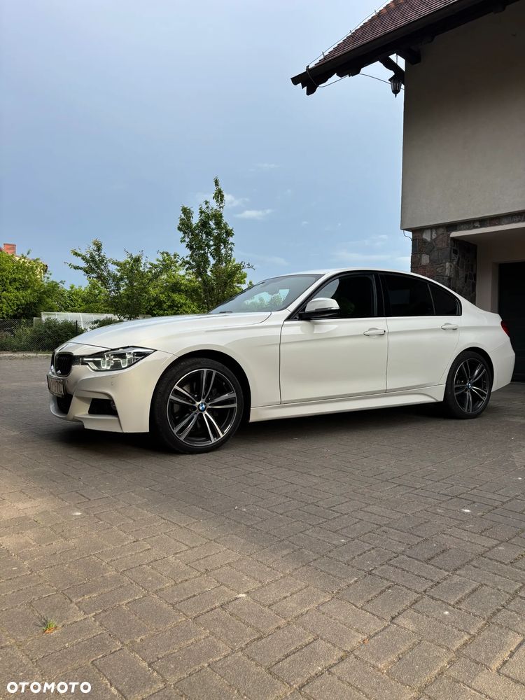 BMW Seria 3 330i xDrive M Sport Shadow sport - 2