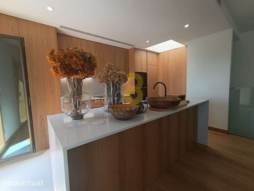 T3 Duplex Porto com Terraço e Varandas - Grande imagem: 2/20